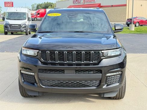 Used 2024 Jeep Grand Cherokee L Limited w/ Black Appearance Package AWD/4WD image 2