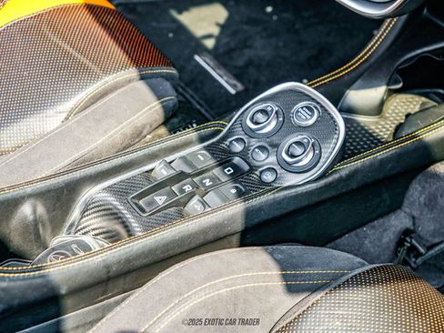 Used 2019 McLaren 570S Spider image 38