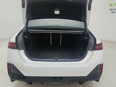 Used 2024 BMW i5 eDrive40i w/ Executive Package RWD image 14