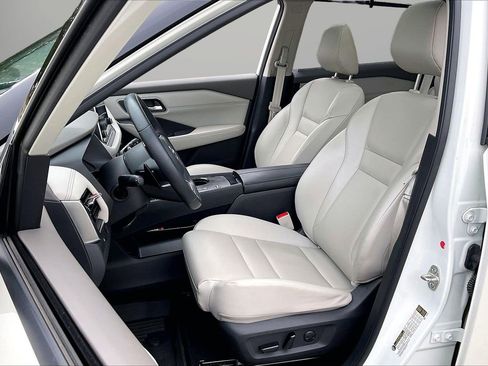 Used 2021 Nissan Rogue SV w/ Premium Package image 22