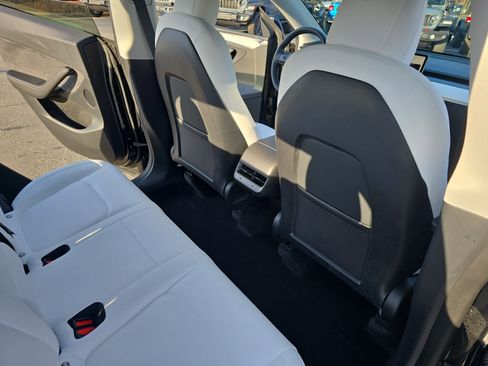Used 2023 Tesla Model Y Long Range image 11