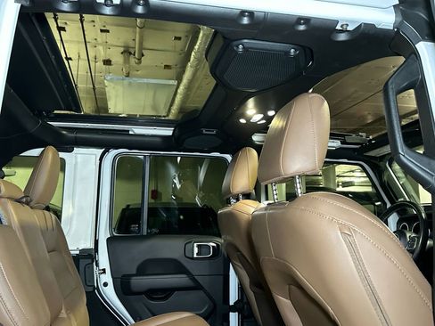 Used 2022 Jeep Wrangler Unlimited Sahara w/ Cold Weather Group image 14