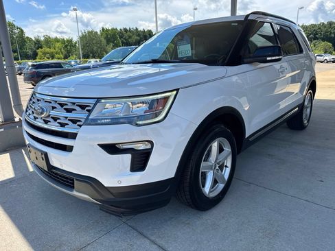 Certified 2018 Ford Explorer XLT w/ Equipment Group 202A FWD image 3