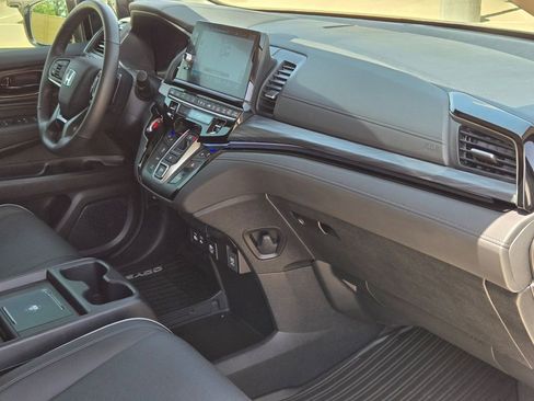 Used 2025 Honda Odyssey Elite image 25