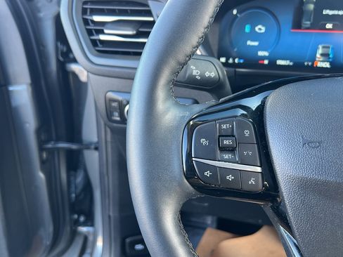 Used 2025 Ford Escape Platinum image 33