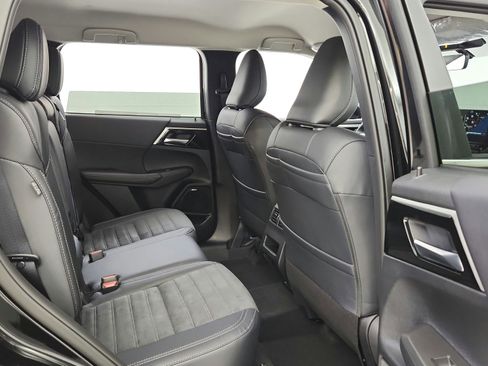 Used 2025 Mitsubishi Outlander SE AWD/4WD image 13