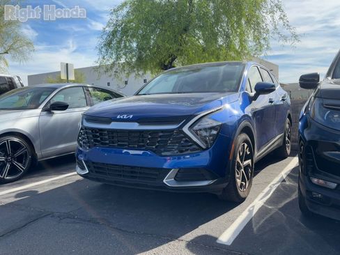 Used 2023 Kia Sportage EX image 2