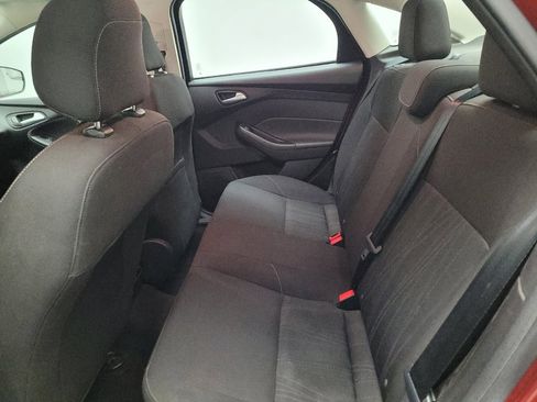 Used 2018 Ford Focus SE FWD image 18