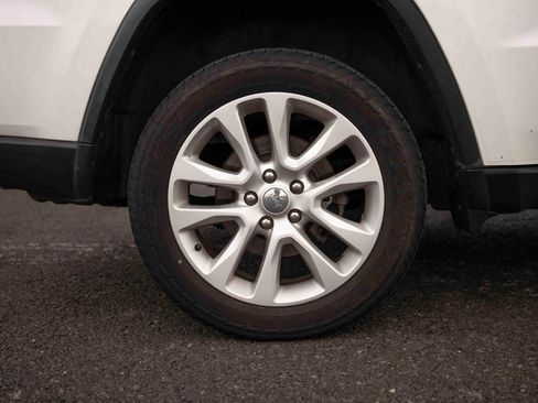 Used 2017 Jeep Grand Cherokee Limited image 25