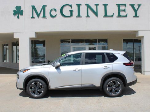 Used 2025 Nissan Rogue SV AWD/4WD image 1