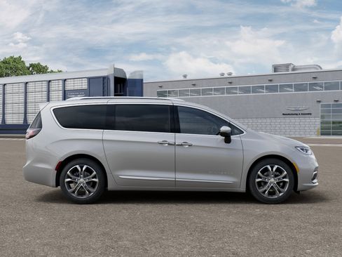 New 2026 Chrysler Pacifica Pinnacle FWD image 34