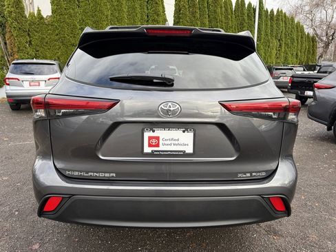 Certified 2023 Toyota Highlander XLE image 7