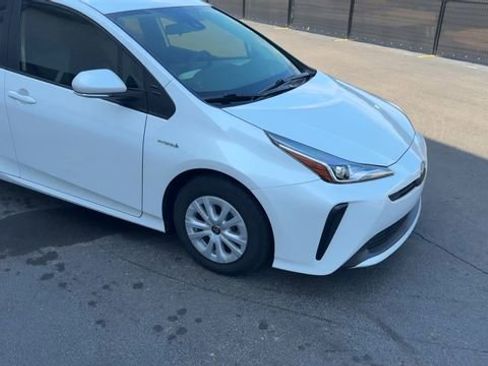Used 2022 Toyota Prius L Eco FWD image 18