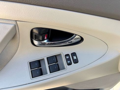 Used 2010 Toyota Camry LE image 12