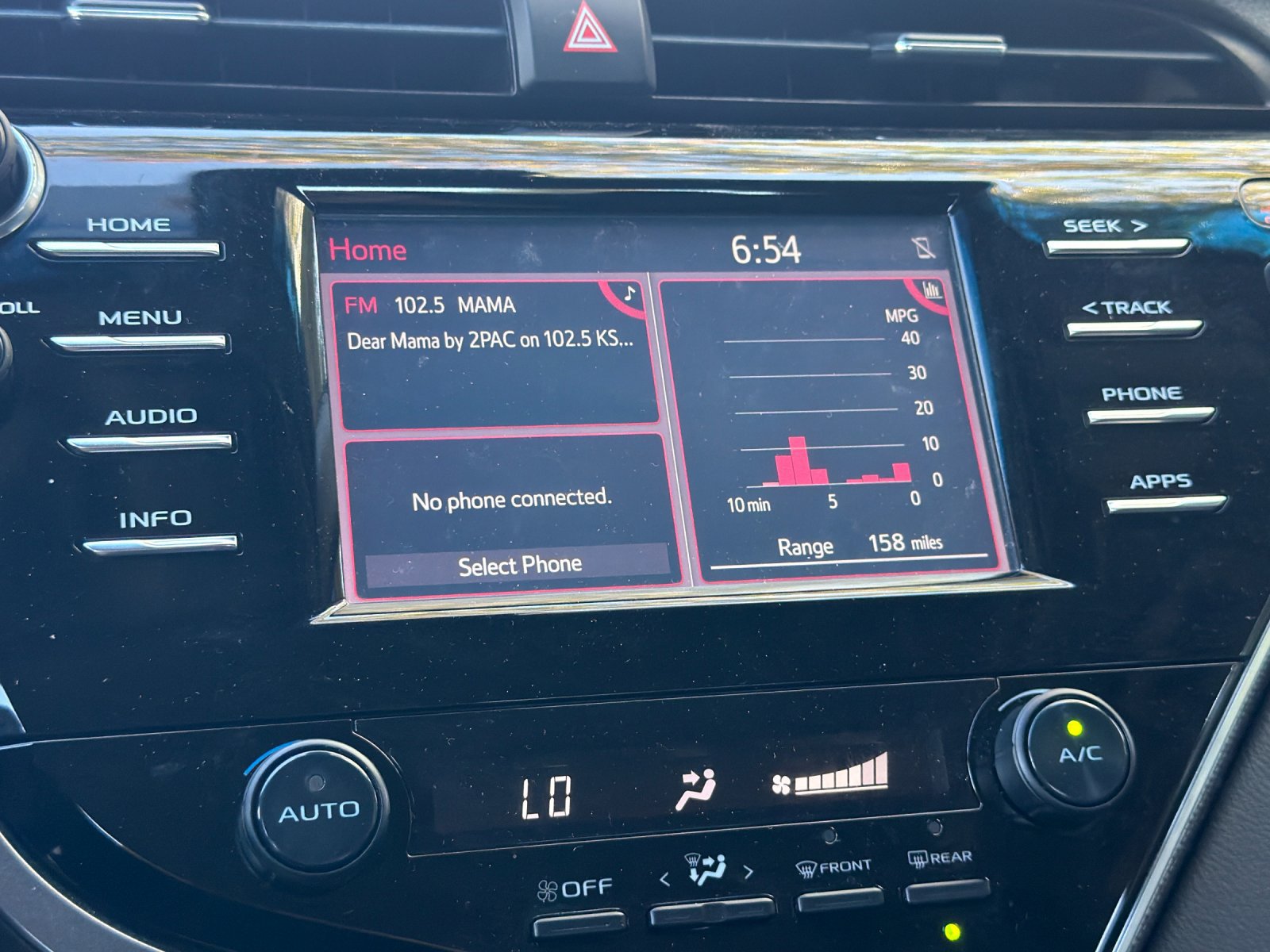 Used 2018 Toyota Camry SE w/ Moonroof Package FWD image 13