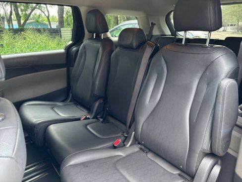 Used 2026 Kia Carnival FWD image 40