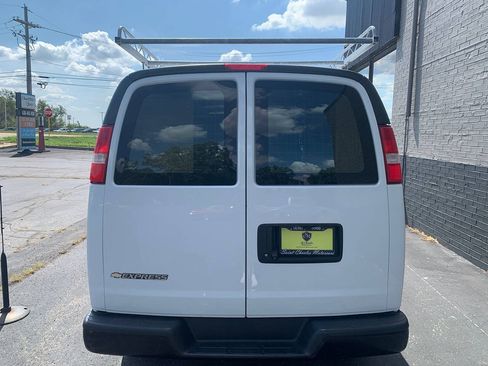 Used 2019 Chevrolet Express 2500 w/ Communications Package RWD image 4
