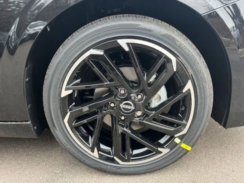 New 2026 Nissan Sentra SR w/ SR Premium Package FWD image 11