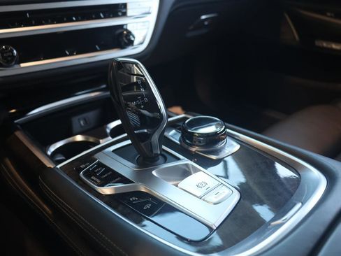 Used 2018 BMW 740i image 37