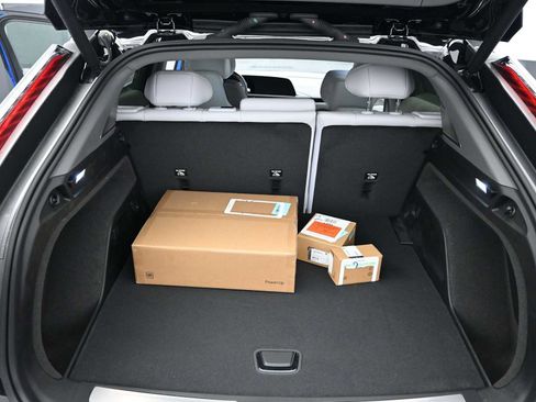 New 2026 Cadillac Optiq Luxury 1 image 26