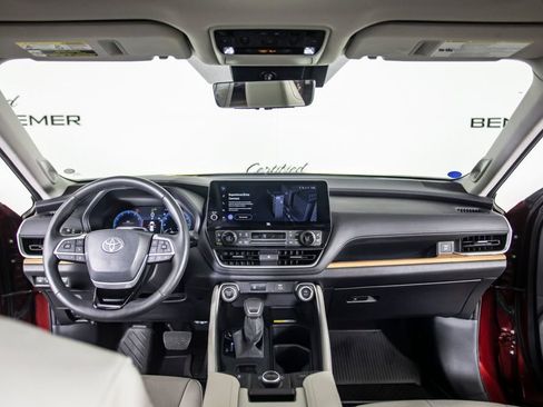 Used 2025 Toyota Grand Highlander AWD image 26