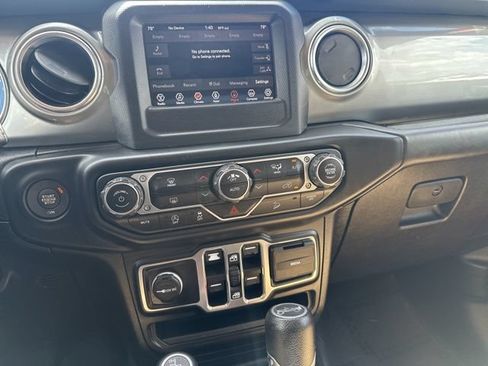 Used 2020 Jeep Wrangler Unlimited Sahara AWD/4WD image 22