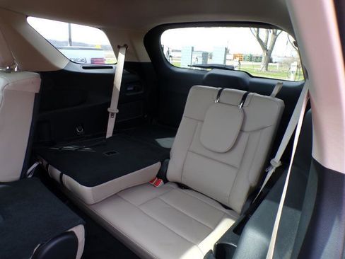 Used 2022 Ford Explorer XLT w/ Equipment Group 202A image 9