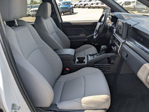 Used 2024 Toyota Tacoma SR5 AWD/4WD image 28