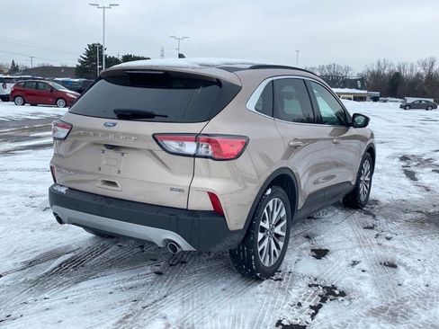 Used 2020 Ford Escape Titanium image 3