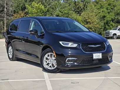 Used 2024 Chrysler Pacifica Touring-L