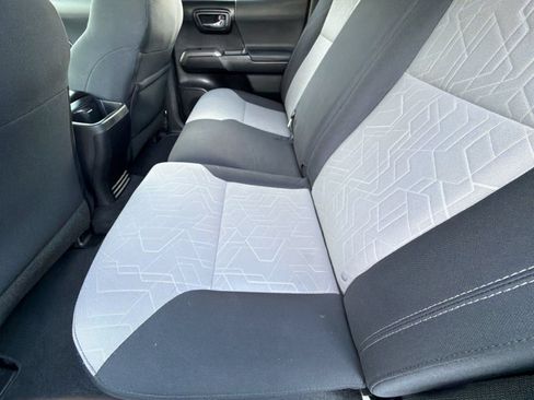 Used 2022 Toyota Tacoma TRD Off-Road w/ Technology Package RWD image 32