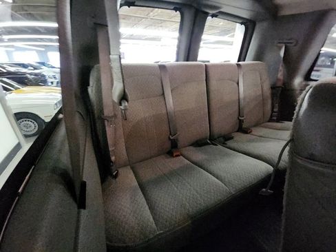 Used 2018 GMC Savana 3500 LT w/ LT Preferred Equipment Group image 17