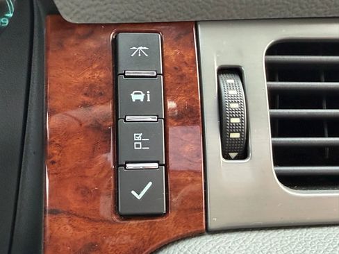 Used 2011 Chevrolet Avalanche LTZ image 53