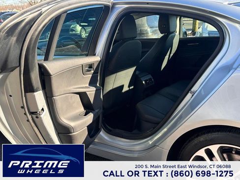 Used 2017 Jaguar XE Premium image 10