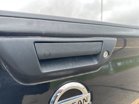 Used 2017 Nissan Titan SV AWD/4WD image 7