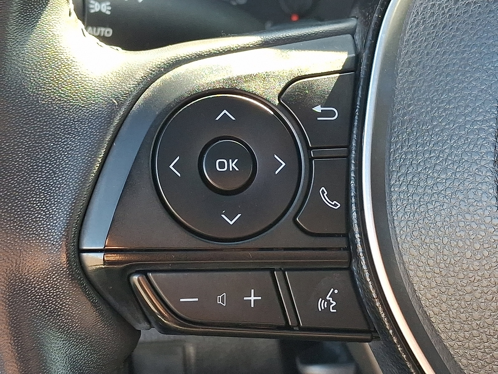 Used 2020 Toyota Corolla SE w/ SE Premium Package FWD image 22