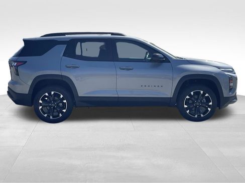 New 2026 Chevrolet Equinox RS w/ Convenience Package III FWD image 2