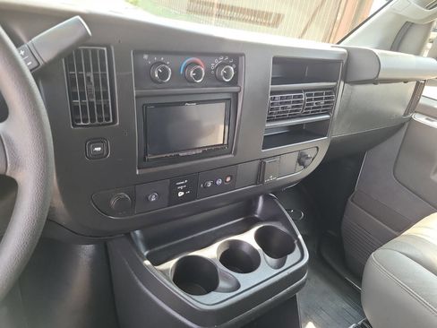 Used 2018 Chevrolet Express 2500 Extended image 47