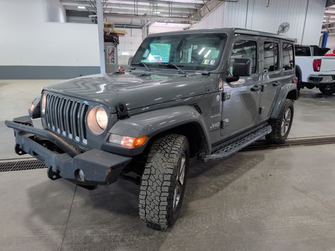 Used 2019 Jeep Wrangler Unlimited Sahara w/ Cold Weather Group AWD/4WD image 6