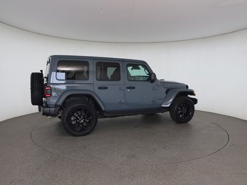 Used 2025 Jeep Wrangler Unlimited Sahara AWD/4WD image 20