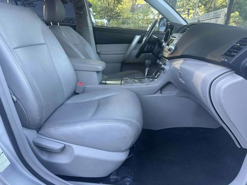Used 2012 Toyota Highlander SE image 11