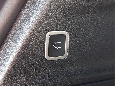 Used 2026 Chrysler Pacifica Pinnacle w/ Trailer Tow Group FWD image 58