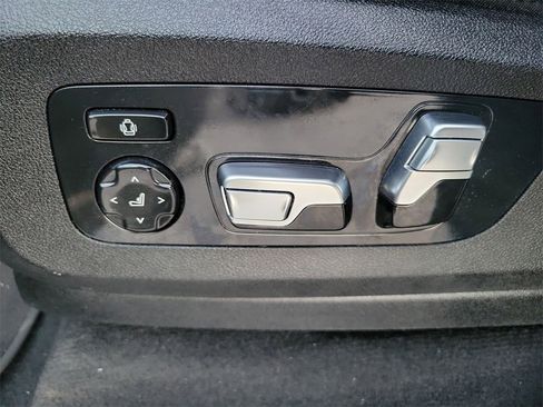 Used 2024 BMW X7 xDrive40i image 17