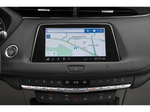 Used 2022 Cadillac XT4 Luxury w/ Cold Weather Package FWD image 16