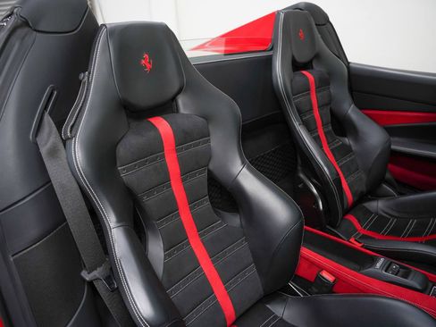 Used 2021 Ferrari F8 Tributo RWD image 32