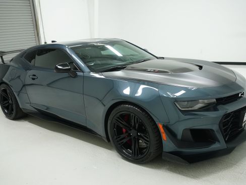 Used 2019 Chevrolet Camaro ZL1 image 3