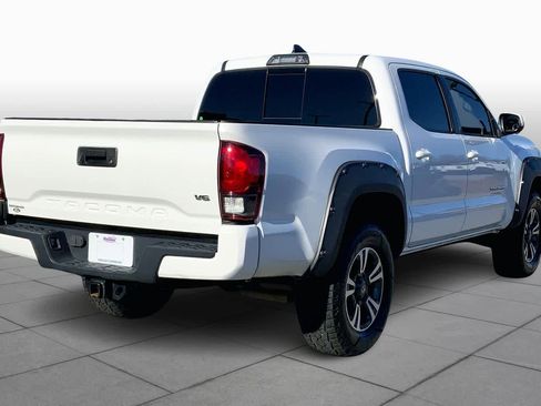 Used 2019 Toyota Tacoma TRD Sport image 11