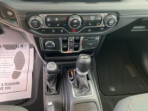 Certified 2025 Jeep Wrangler Unlimited Sahara AWD/4WD image 19