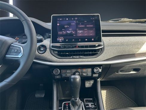 Used 2023 Jeep Compass Latitude w/ Convenience Group image 11