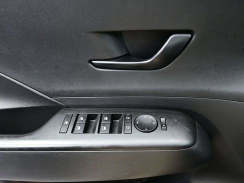 Used 2025 Hyundai Kona SEL image 16